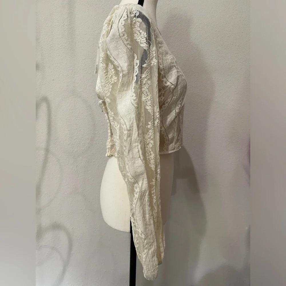 FOREVER 21 Lace Cream Lace Top Size Large